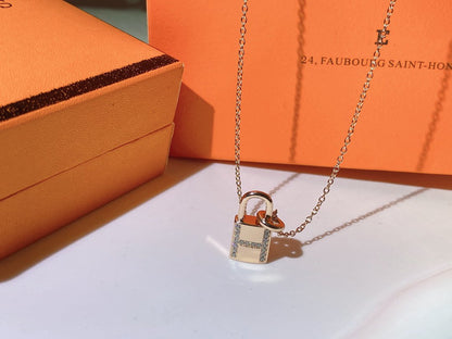 [✨ROSE✨]HM ADVANCED NICHE LOCK HEAD NECKLACE DIAMONDS
