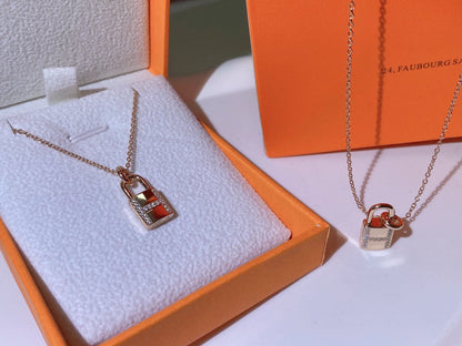 [✨ROSE✨]HM ADVANCED NICHE LOCK HEAD NECKLACE DIAMONDS