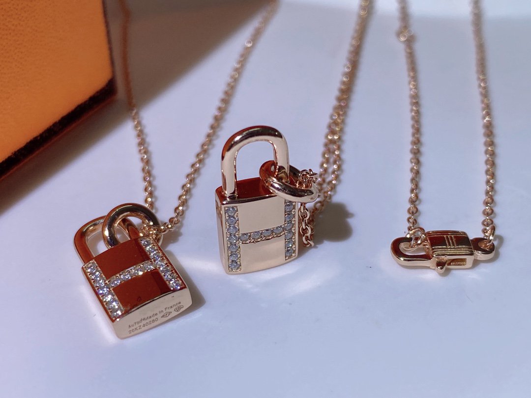 [✨ROSE✨]HM ADVANCED NICHE LOCK HEAD NECKLACE DIAMONDS