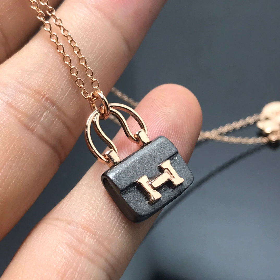 [✨ROSE✨]WOMEN'S HM AMULETTES CONSTANCE PENDANT NECKLACE