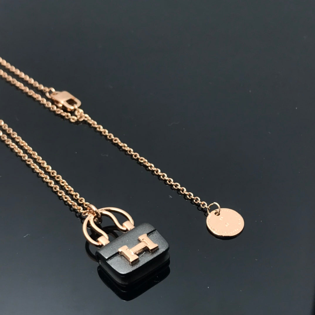 [✨ROSE✨]WOMEN'S HM AMULETTES CONSTANCE PENDANT NECKLACE