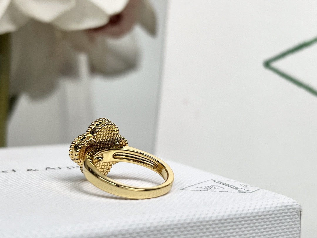[✨ROSE✨]CLOVER TIGER'S EYE RING GOLD DIAMOND