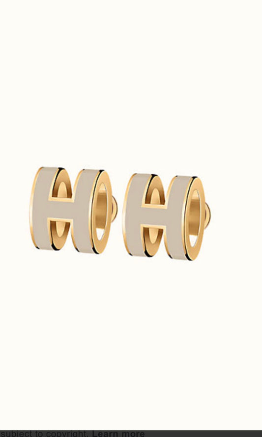 [✨ROSE✨]MINI POP H GOLD EARRINGS GREY