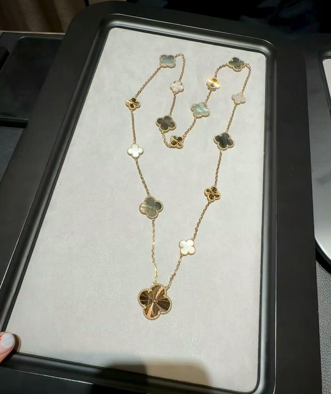 [✨ROSE✨]DETACHABLE CLOVER 15(11+4) FLOWER ROSE GOLD NECKLACE SET