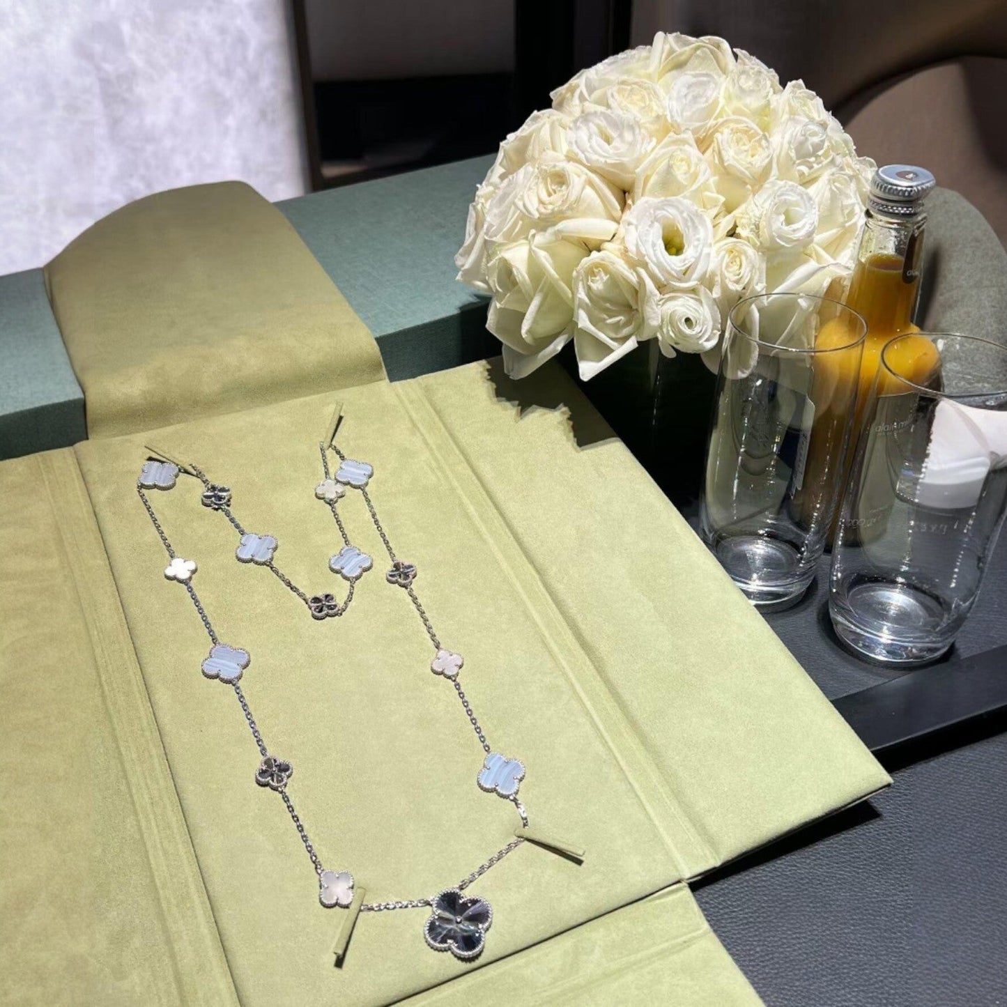 [✨ROSE✨]DETACHABLE CLOVER 15(11+4) FLOWER SILVER NECKLACE SET