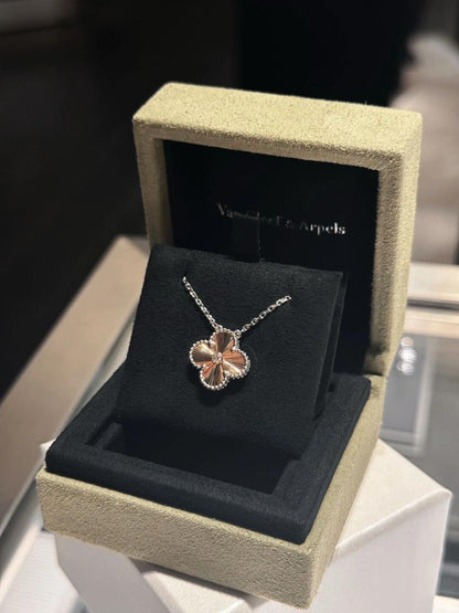 [✨ROSE✨]2024 CHRISTMAS LIMITED EDITION CLOVER 15MM LASER NECKLACE