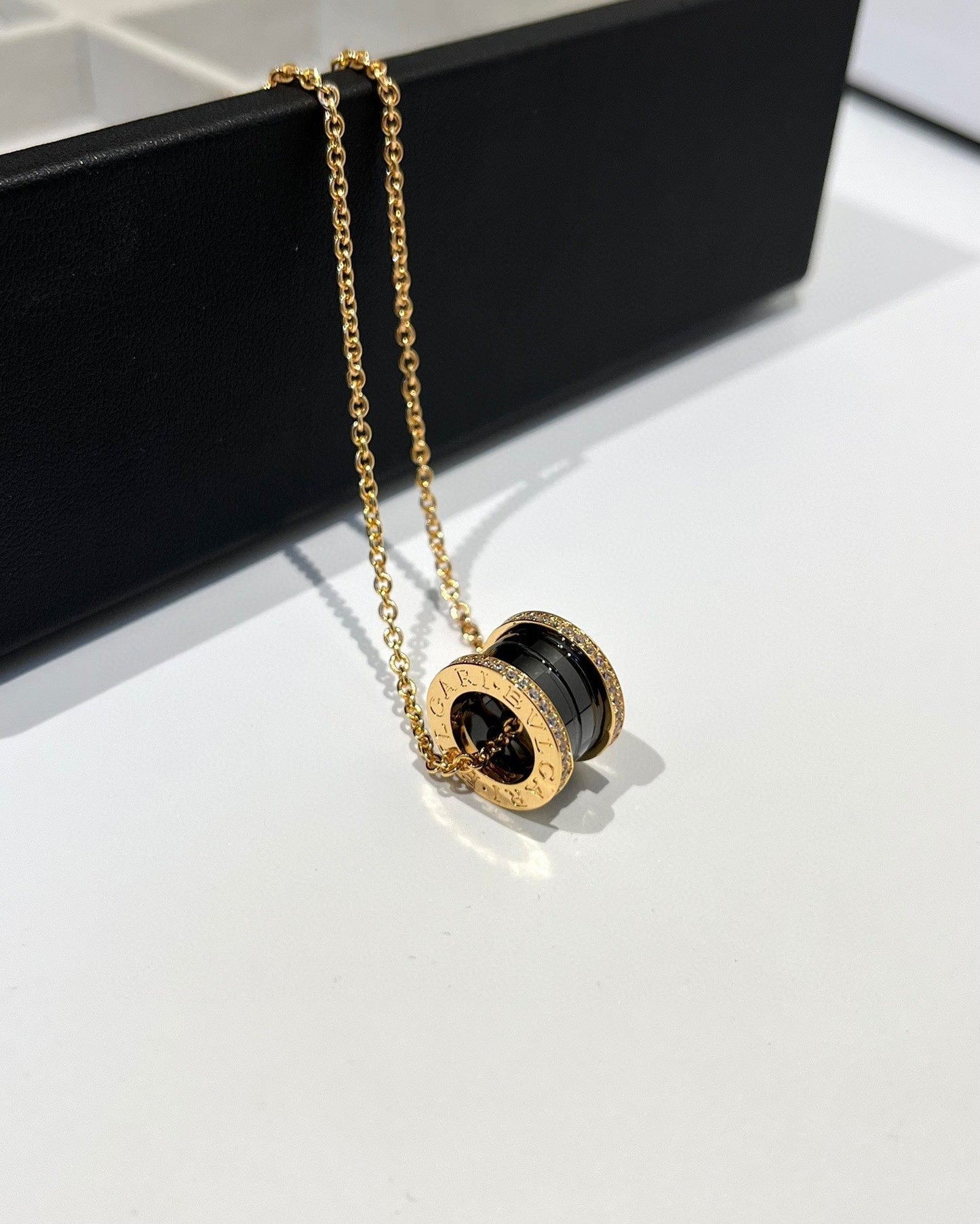[✨ROSE✨]ZERO 1 BLACK CERAMIC DIAMOND PINK GOLD NECKLACE
