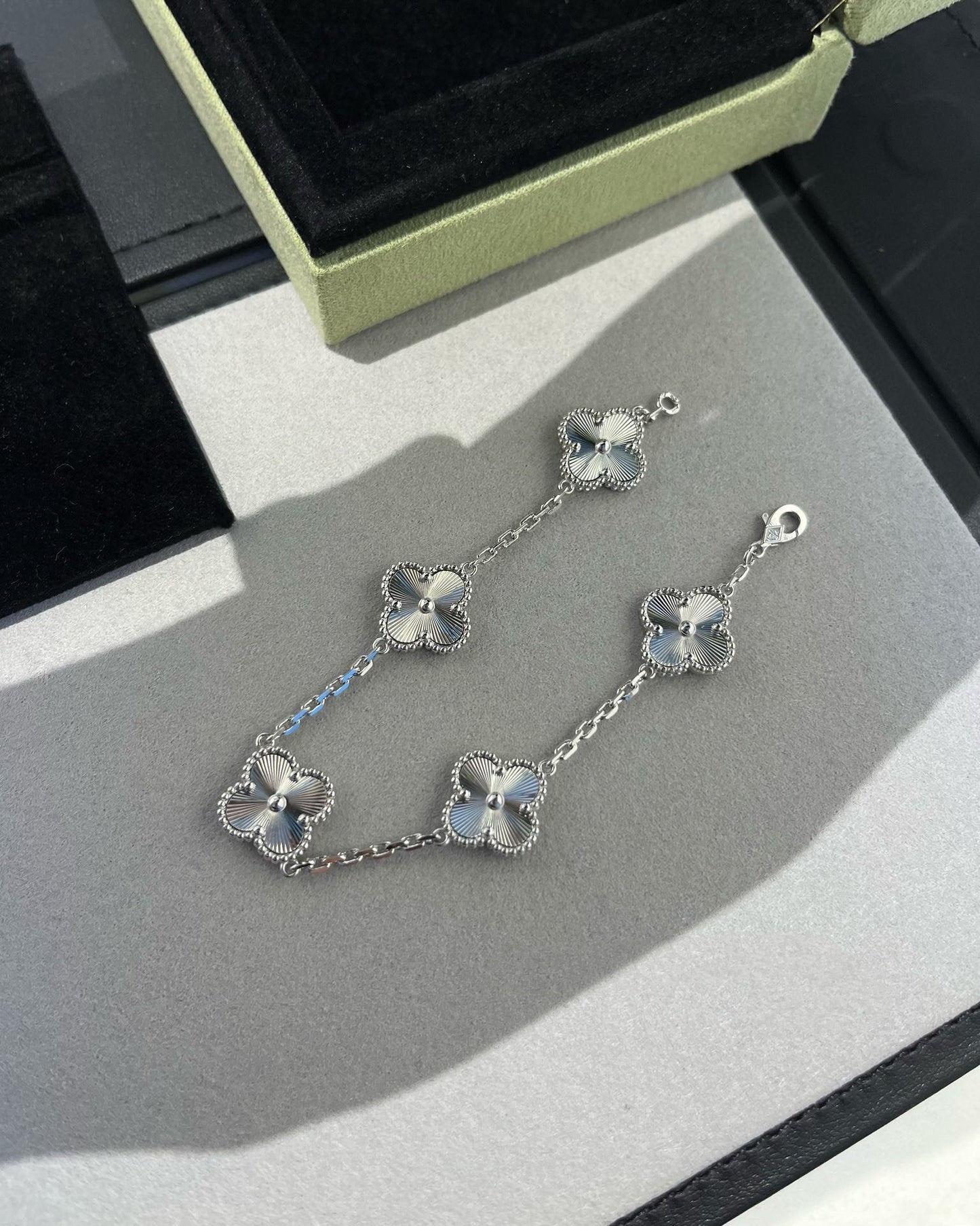 [✨ROSE✨]CLOVER SILVER 5 MOTIFS BRACELET